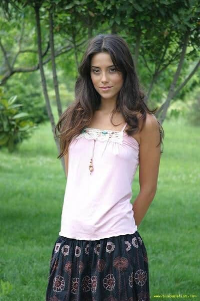 Cansu Dere'nin Gençliği - Estetisyen Doktor