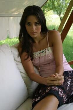 Cansu Dere'nin Gençliği - Estetisyen Doktor